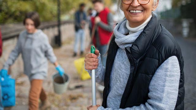 Volunteering has been associated with better cognitive function, new research has found. 