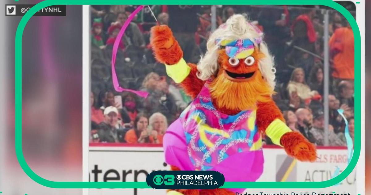 Flyers mascot Gritty partakes in popular trend Barbiecore - CBS  Philadelphia