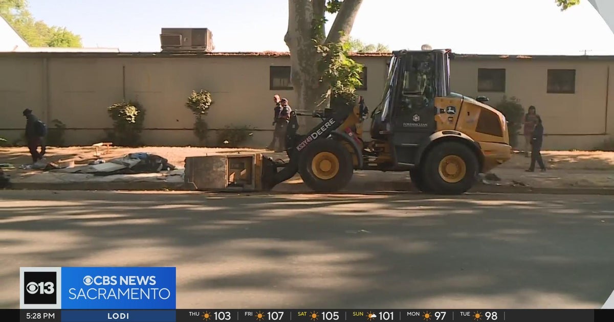 CIty of Sacramento clears out homeless camp in midtown