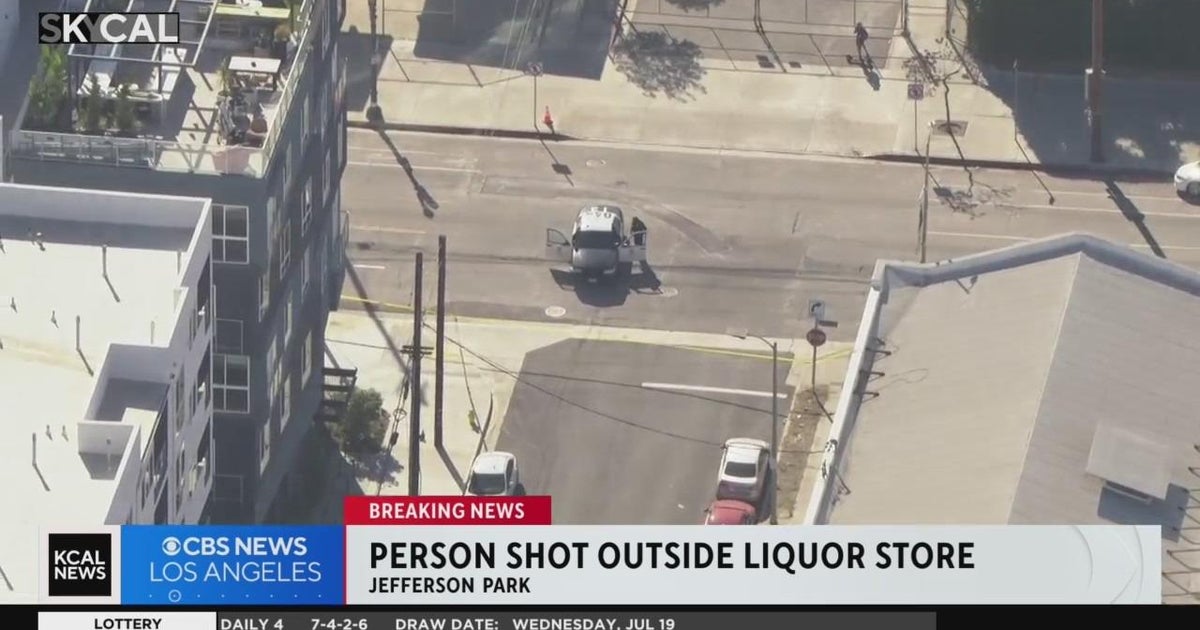 Shooting investigation outside downtown LA liquor store - CBS Los Angeles