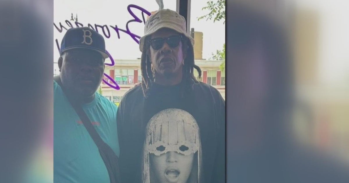 JayZ surprises diners and owners of Bronzeville Soul restaurant CBS