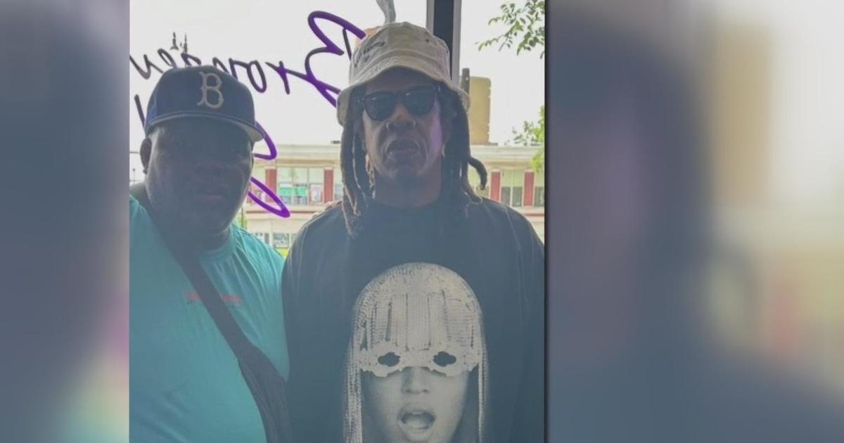 Jay-Z surprises owners of Bronzeville Soul restaurant - CBS Chicago