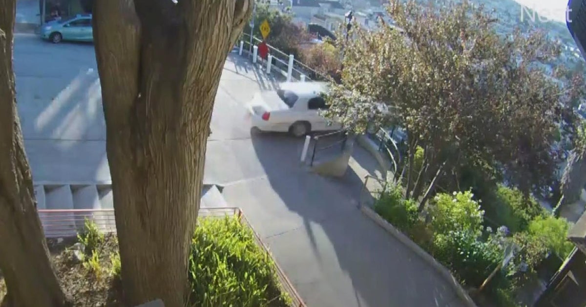 SF leaders seek answers after car plunges over Sanchez Street steps ...