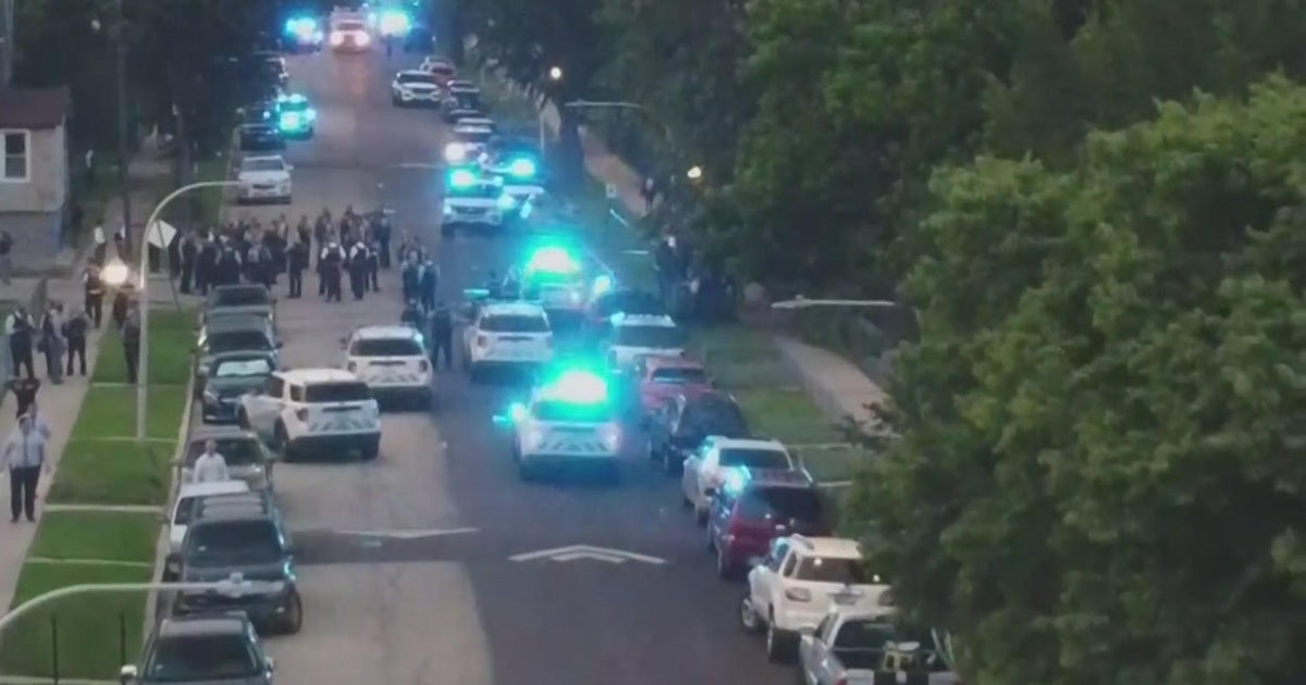 Many questions after Chicago Police officer is shot in Englewood - CBS ...
