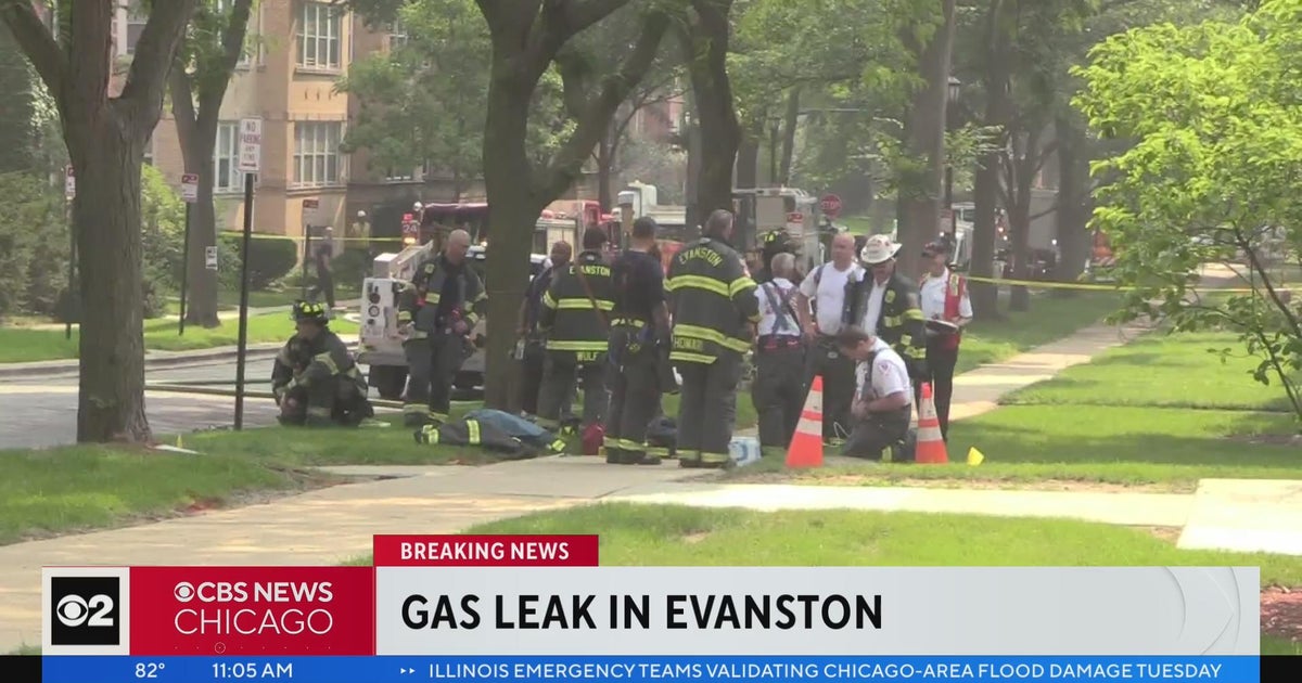 Evanston gas leak prompts building evacuations - CBS Chicago