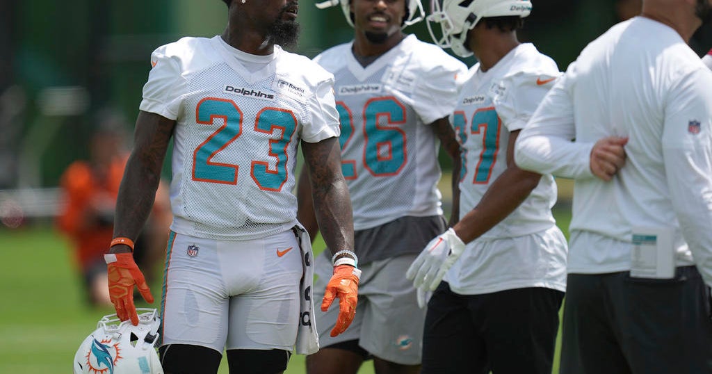 Dolphins’ star-run teaching camp commences with roster of big names: CBS Information Miami’s Steve Goldstein Dolphins’ star-run teaching camp commences with roster of big names: CBS Information Miami’s Steve Goldstein