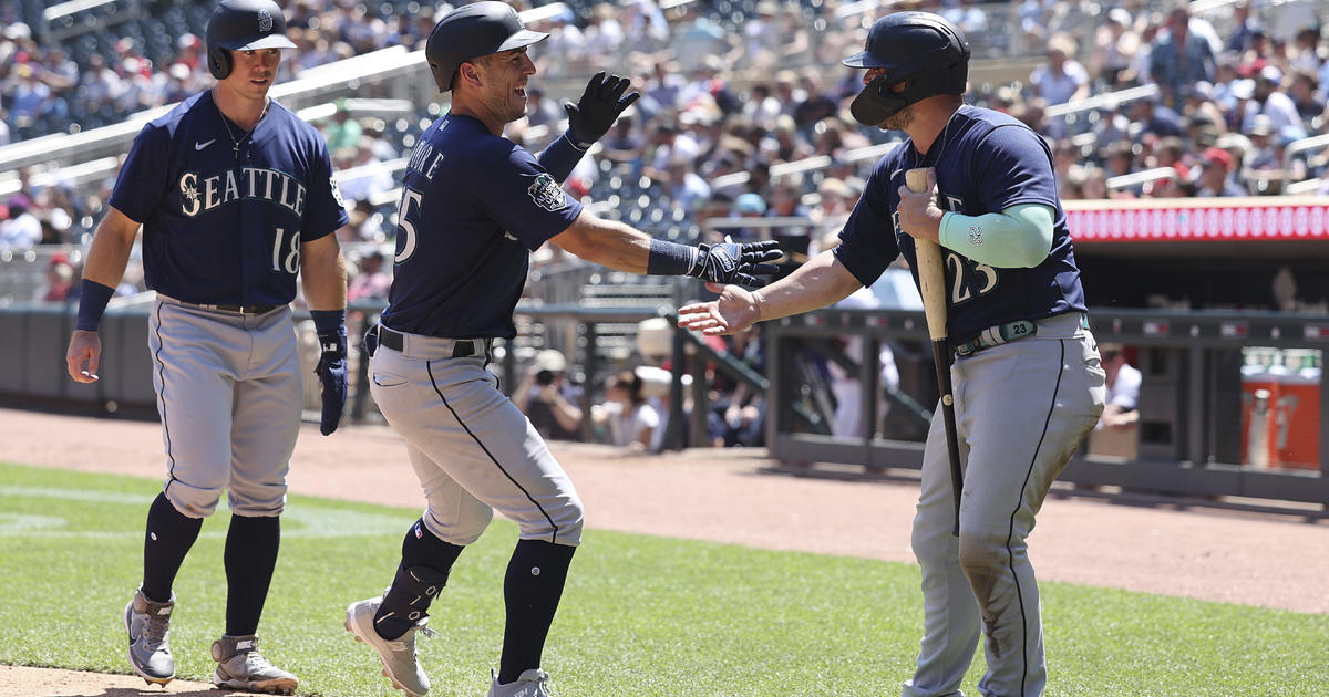 Mariners rally past Rangers 6-5 for 11th consecutive victory