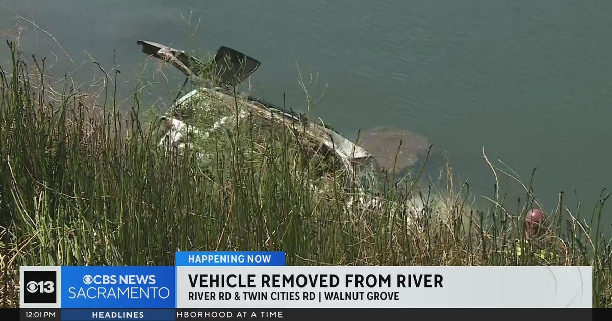 Vehicle pulled from Sacramento River days after going into the water