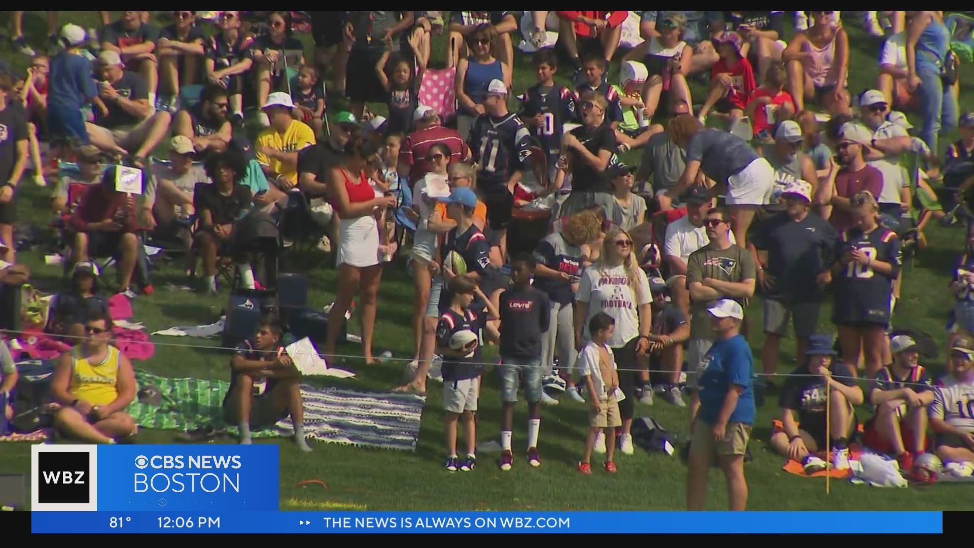 Patriots fans brave rain to watch first open practice