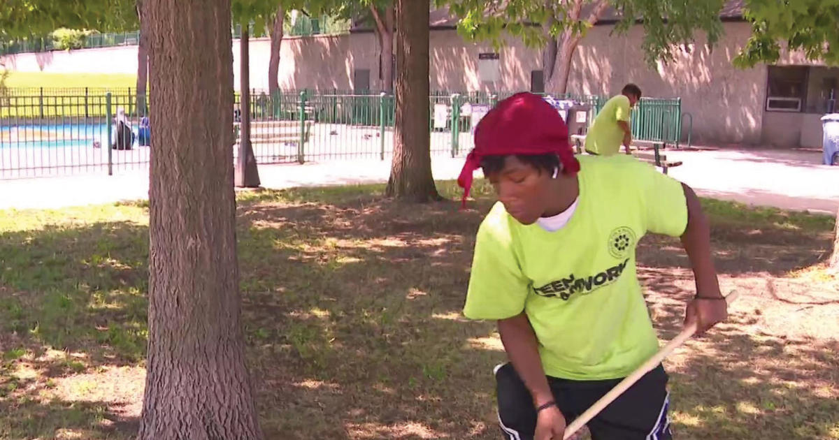 How Minneapolis teens are battling the heat to take care of city parks