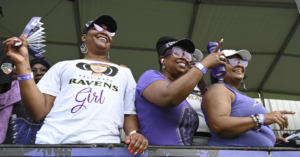 First day of Ravens training camp draws fans to The Castle 