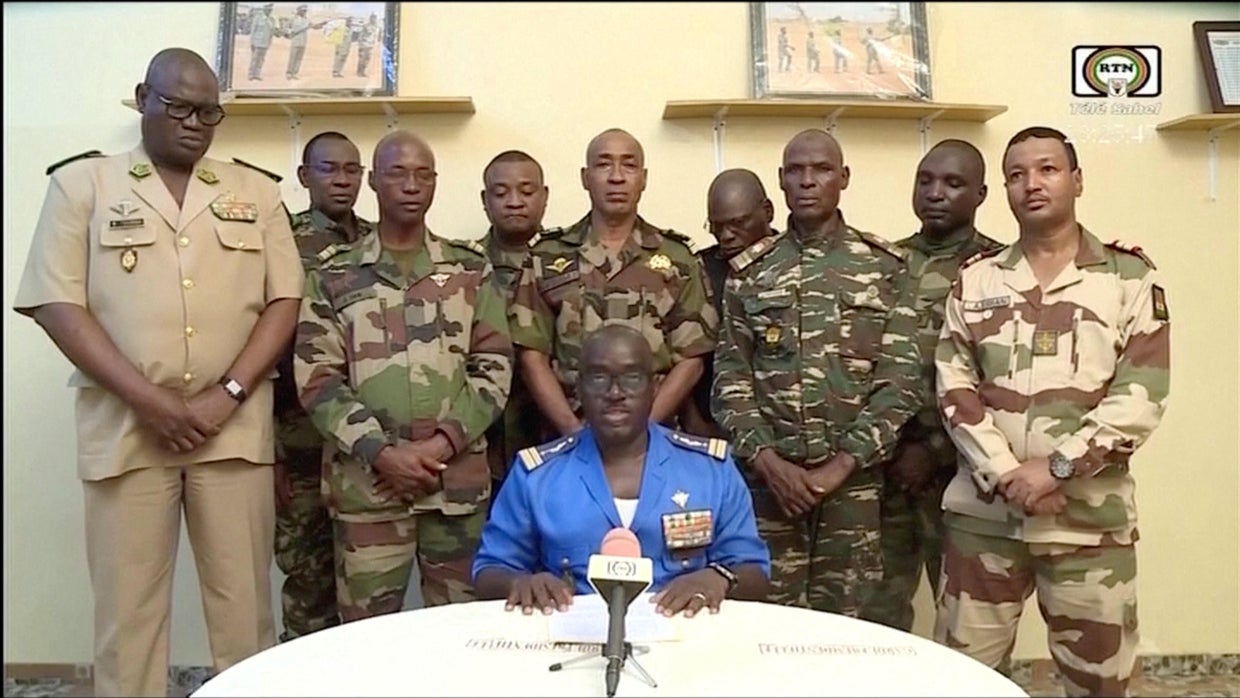 Niger's leader detained by his guards in 