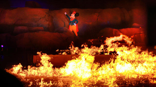 TRV-UST-FLA-HOLLYWOOD-FANTASMIC-2-OS 