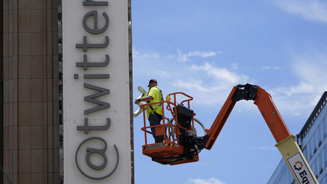 Sign removed at Twitter headquarters 