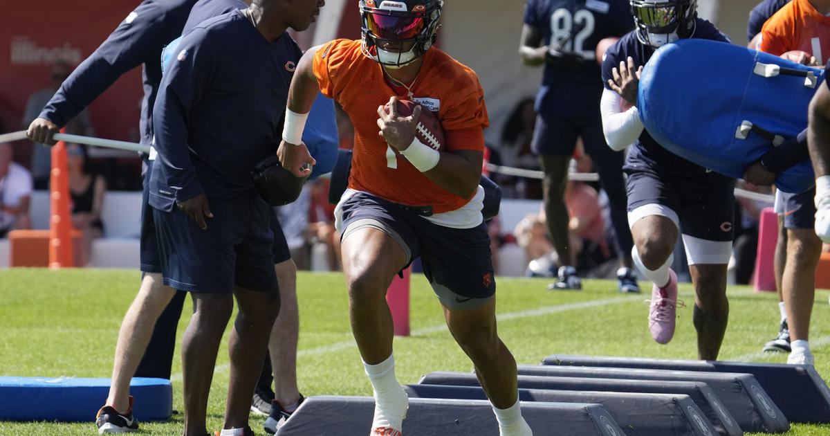 Bears QB Justin Fields says he wants to throw for 4,000 yards