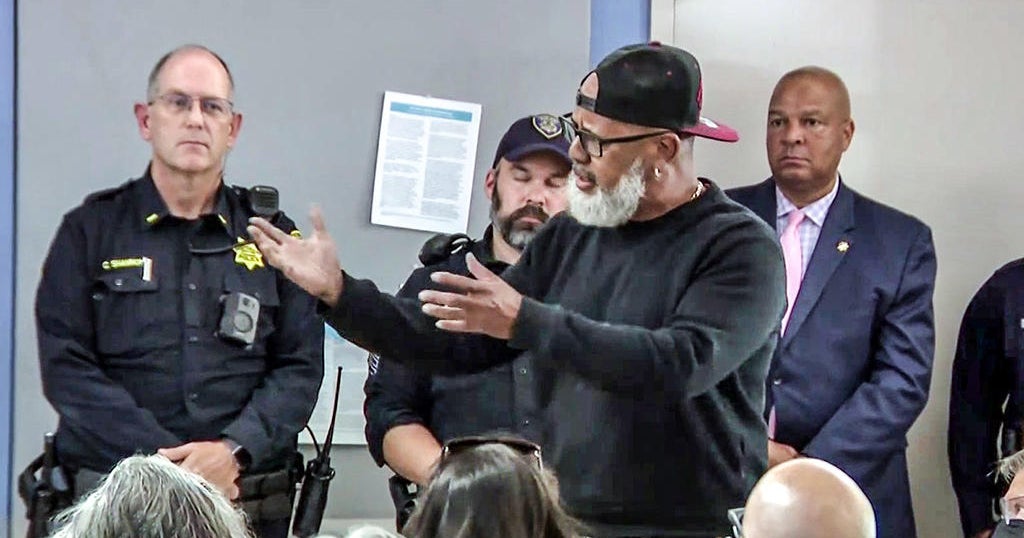 Frustrated Oaklanders confront Alameda County DA over surge in crime Frustrated Oaklanders confront Alameda County DA over surge in crime