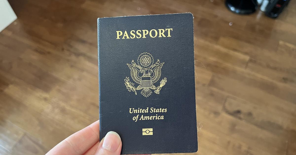 Търсенето на паспорти в САЩ продължава да претоварва Държавния департамент, тъй като разочарованите летни пътешественици искат отговори