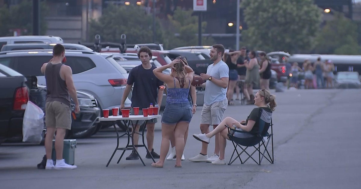 Concert goers in South Philadelphia brave the extreme heat for Luke Combs - Vimarsana News