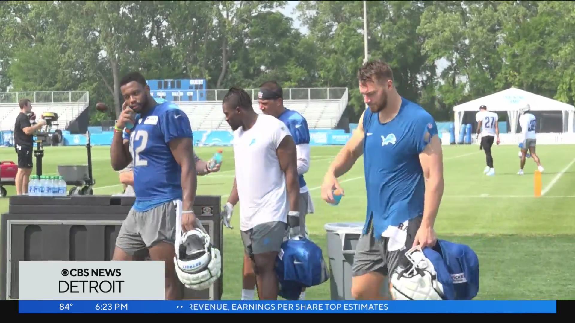 Fans flock to Ford Field to watch Lions practice, handicap this season