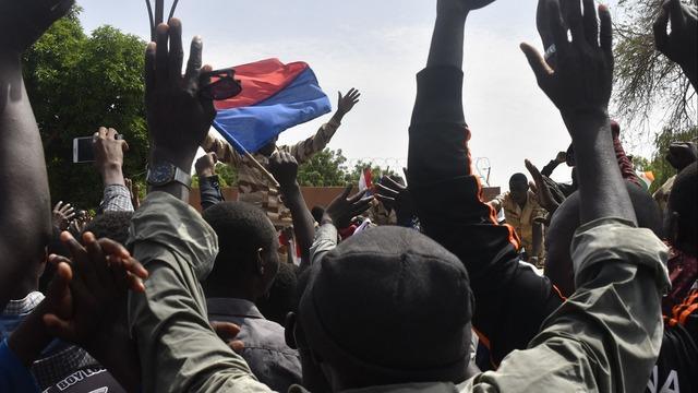 cbsn-fusion-protests-erupt-following-coup-in-niger-thumbnail-2168412-640x360.jpg 