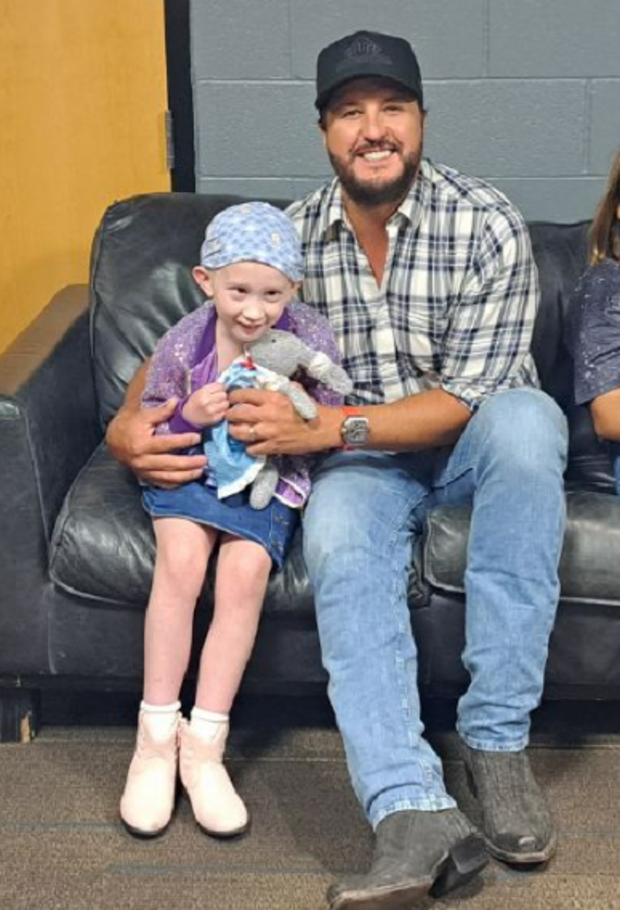 girl-meets-luke-bryan-2-cropped-from-family.png 
