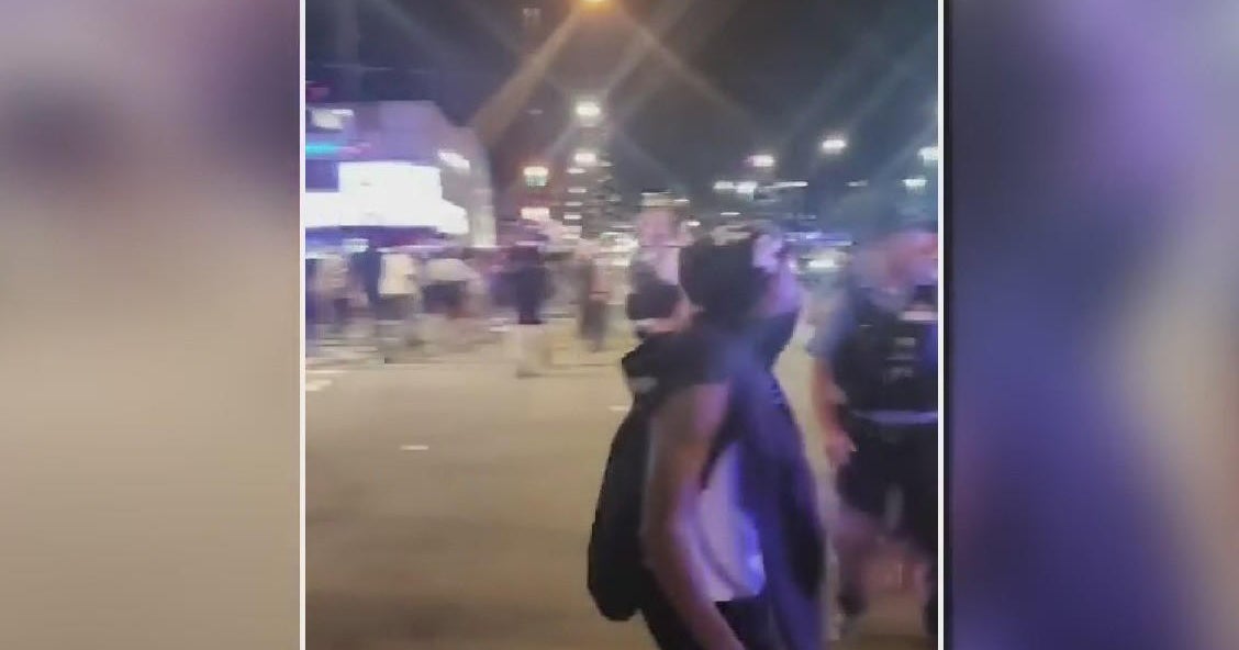 40 people arrested during teen takeover in South Loop - CBS Chicago
