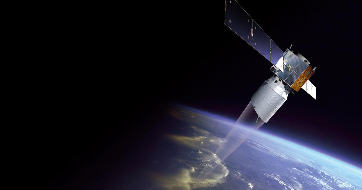Сателитът става първият, който се насочва обратно в земната атмосфера, намалявайки риска от отломки