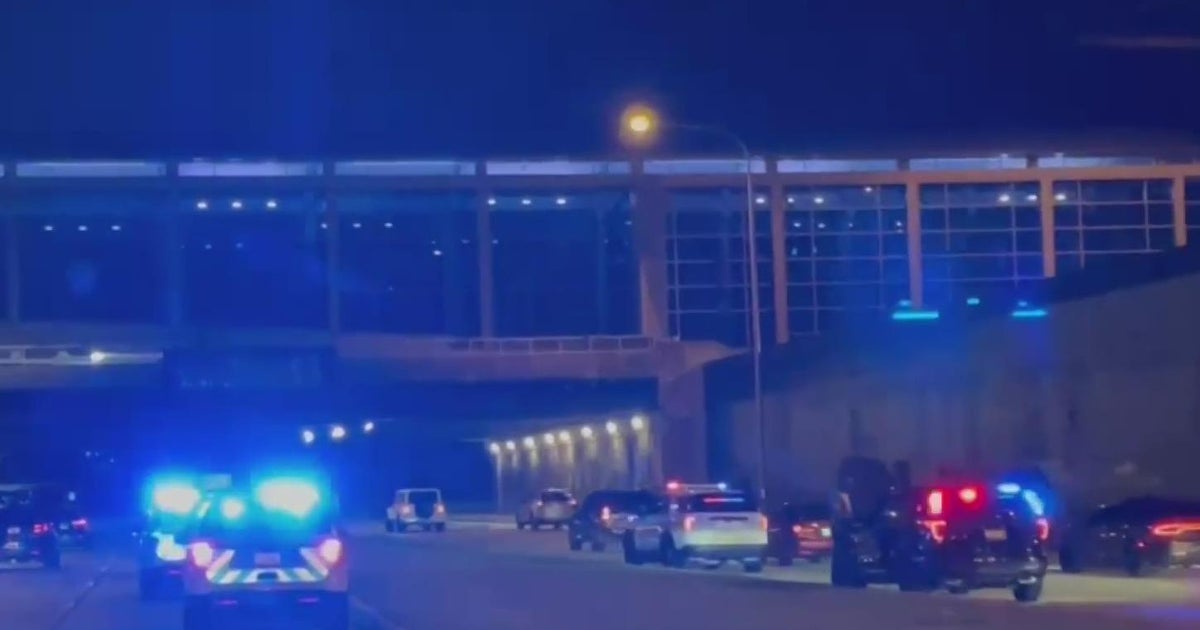Woman dies after weekend shooting on DuSable Lake Shore Drive - CBS Chicago