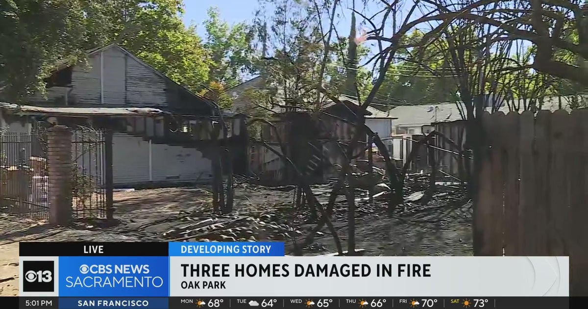 3 homes damaged in fire in Oak Park