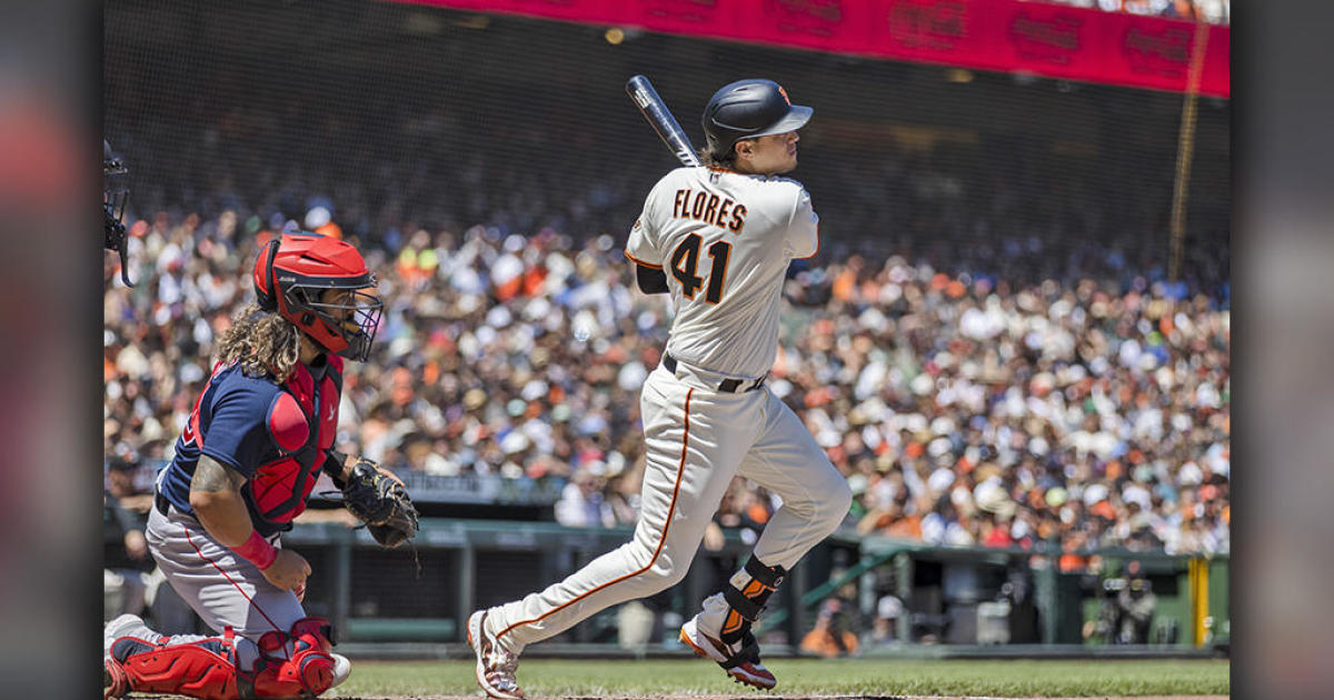 Pederson’s 10th-inning single lifts Giants over Red Sox