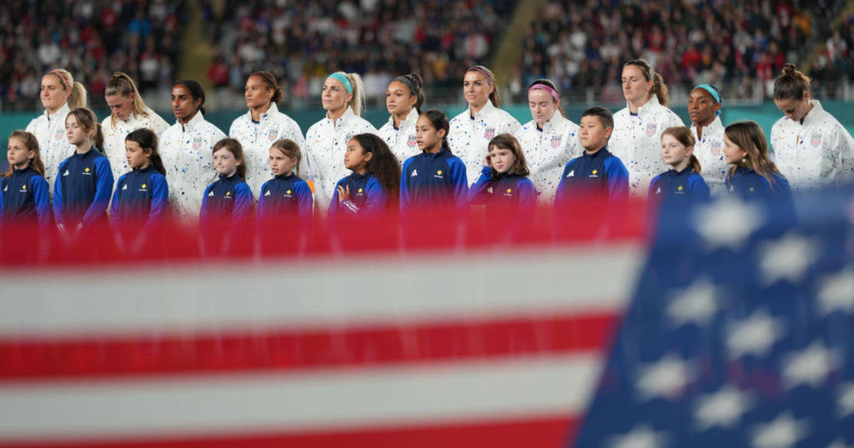 Жените в САЩ напредват към фазата на директните елиминации на Световното първенство — но по-голяма победа вече е осигурена извън терена