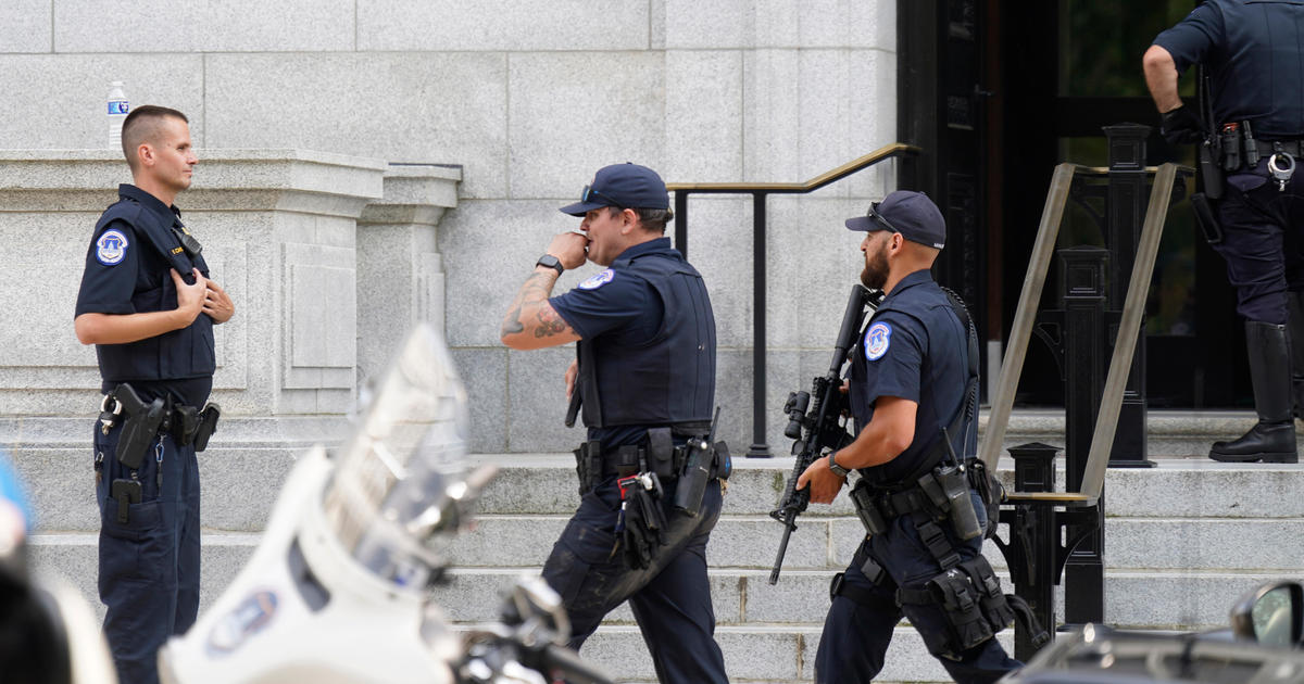 Уплахата от активен стрелец на Капитолийския хълм е била фалшива тревога, казва полицията