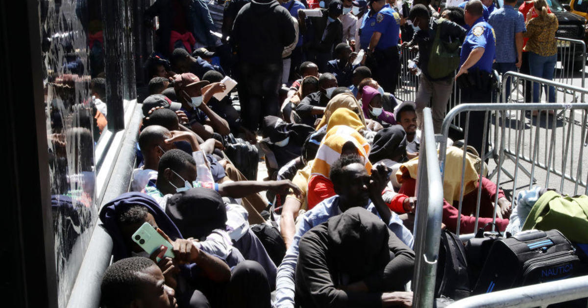 Migrant Crisis In New York City Worsens As Asylum Seekers Are Forced To Sleep On Sidewalks