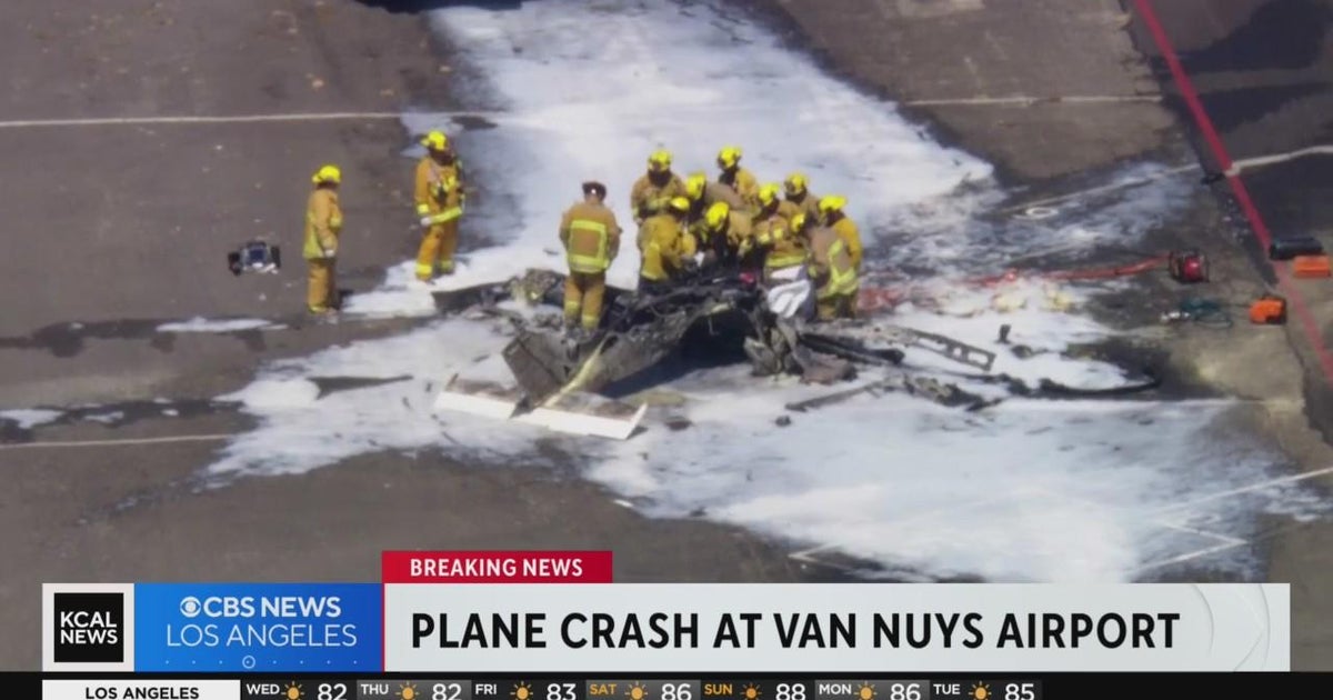 Two people killed in small plane crash at Van Nuys Airport - CBS Los ...