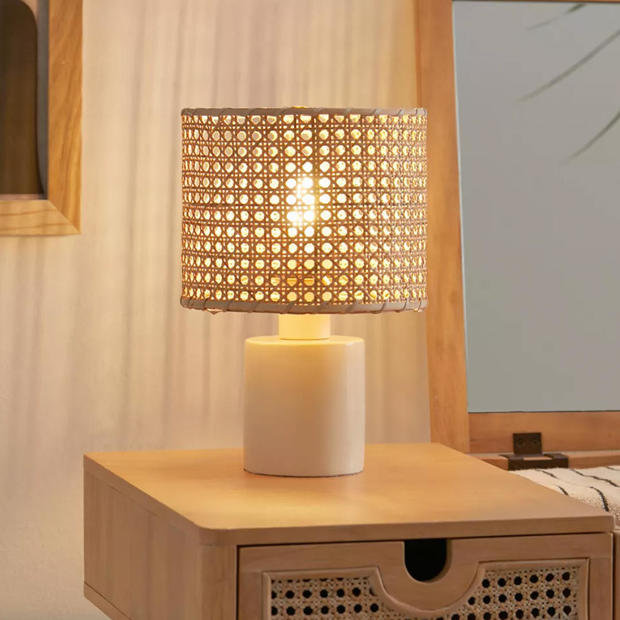 uo-table-lamp.jpg 