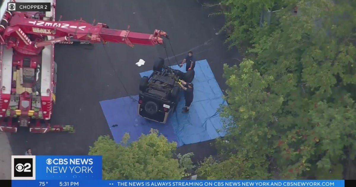 Driver dies, passenger survives after Jeep crashes into water - CBS New ...