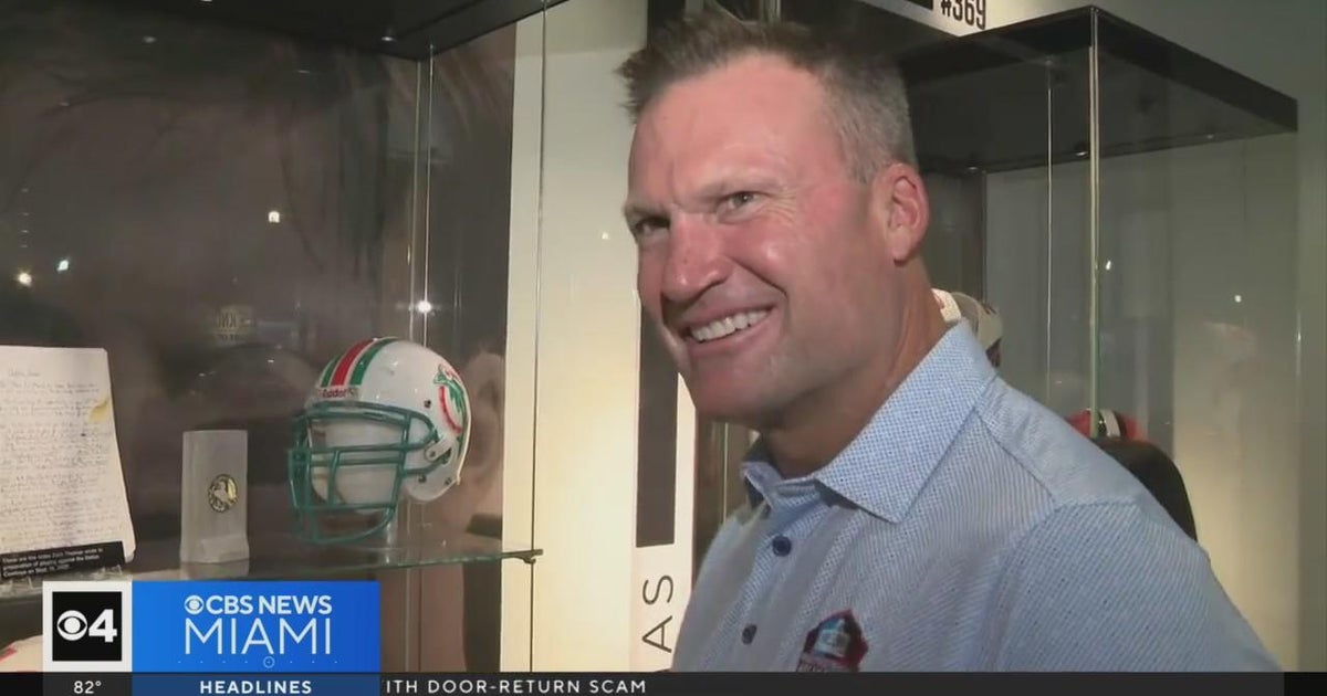 Former Dolphins linebacker Zach Thomas to be enshrined in Pro Football