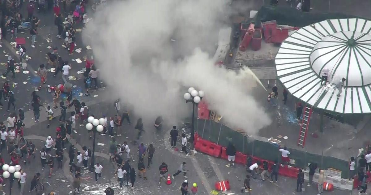 Chaos erupts at Manhattan's Union Square during livestreamer Kai Cenat's giveaway