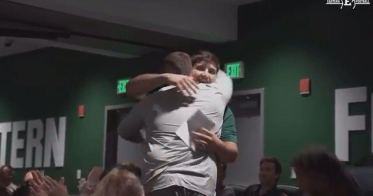 Eastern Michigan football player gives away scholarship to walkon teammate