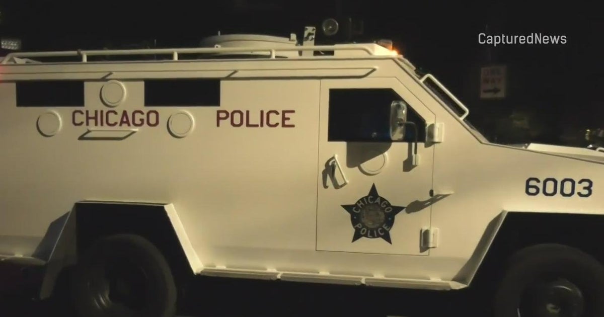 Police arrest man who shot woman, barricaded himself inside Ravenswood