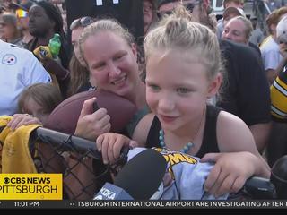 The Porters sign autographs for Steelers fans at Friday Night Lights # steelers #nfl 