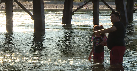 People choose to beat the heat outdoors this weekend People choose to beat the heat outdoors this weekend