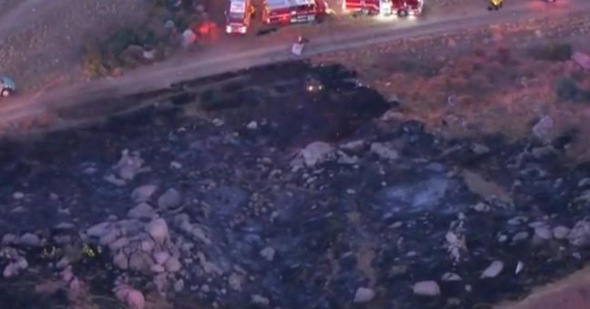 Противопожарен хеликоптер се разби в Южна Калифорния в неделя, докато