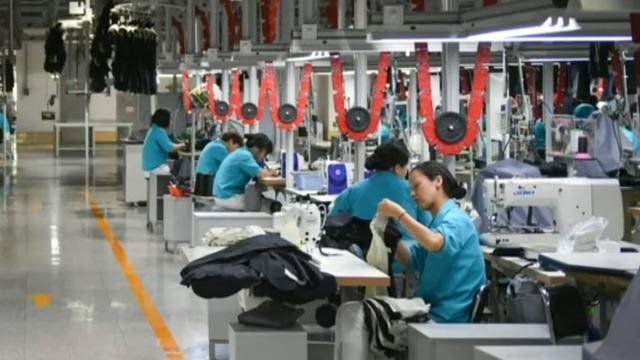 cbsn-fusion-asian-factories-struggling-to-keep-young-workers-driving-up-us-prices-thumbnail-2190206-640x360.jpg 