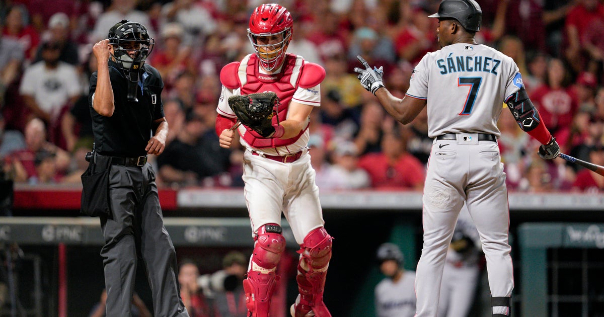 Reds conquer Marlins 5-2 to halt 6-match slide Reds conquer Marlins 5-2 to halt 6-match slide