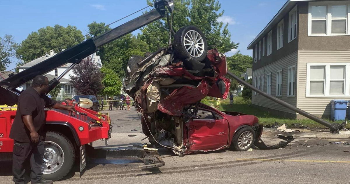 SUV rips parked car in half while fleeing Minneapolis police SUV rips parked car in half while fleeing Minneapolis police