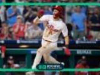 Howard goes deep twice to lift Phillies over Cards