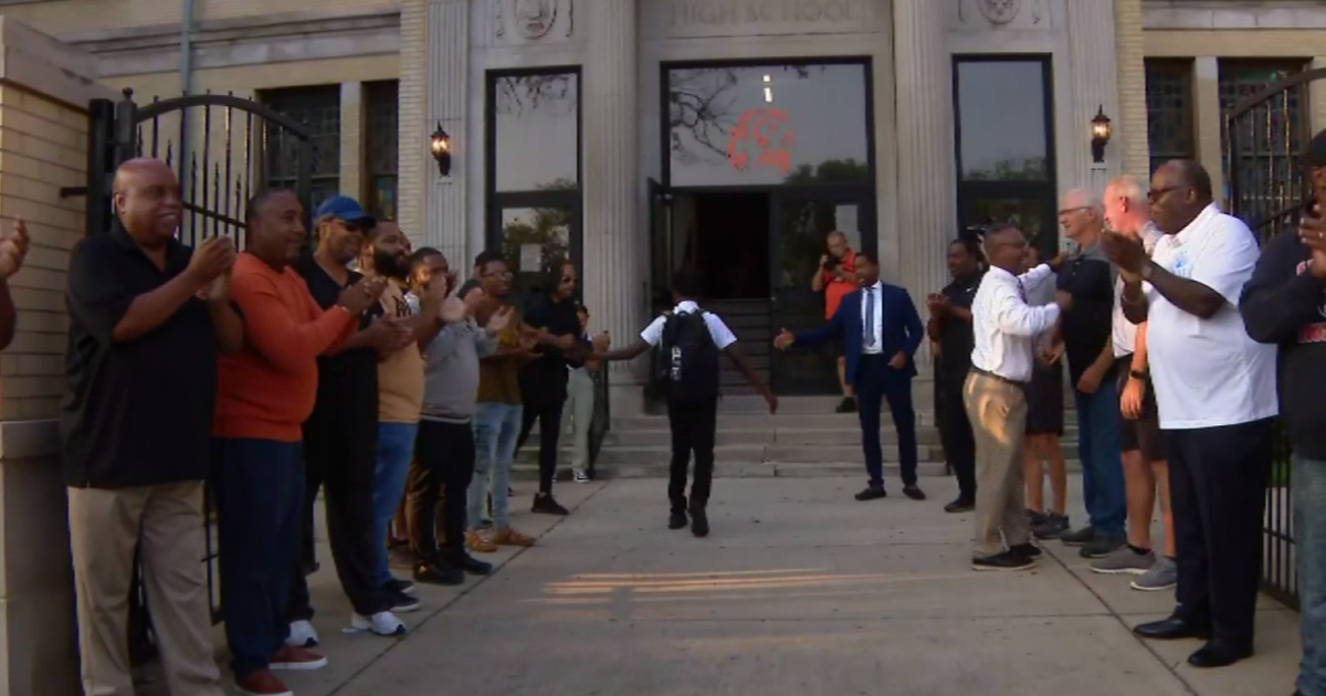 Leo High School alumni greet freshman to start new school year