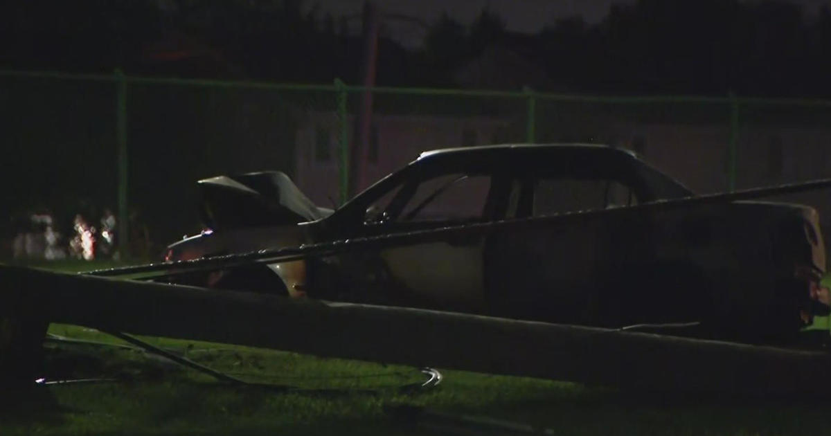 1 dead after multi-car crash on Chicago's Southwest Side - CBS Chicago