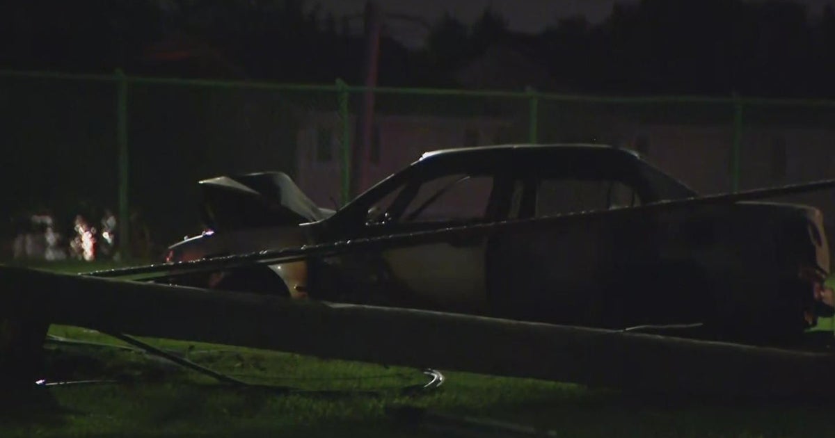 Chicago man dies after crashing car into power pole in Alsip CBS Chicago